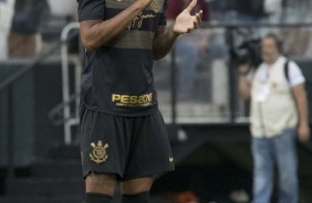 Gustavo começou o amistoso contra o Santos como titular