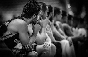 Jogadores do Corinthians durante duelo contra o Flamengo, pelo NBB