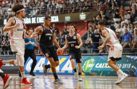 Shilton e Parodi durante jogo contra o Flamengo, pelo NBB