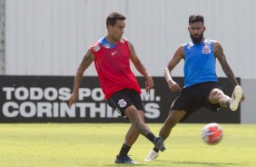 Jadson e Marquinhos no treino desta manh no CT