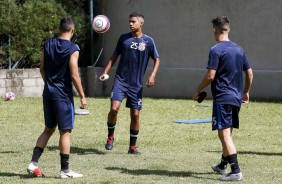 Matheus durante treino da equipe sub-20 do Corinthians