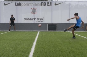 Vital no CT Joaquim Grava durante teste da nova tecnologia, o gol inteligente, o Footbonaut Genrico