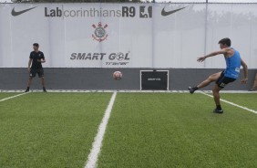 Vital no CT Joaquim Grava durante teste da nova tecnologia, o gol inteligente, o Footbonaut Genérico