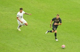 Zagueiro Henrique durante amistoso contra o Santos