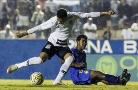 Bilu arma o chute durante vitória por 8x0 contra o Visão Celeste, pela Copinha