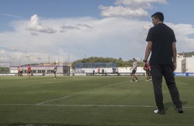 Cuca  durante treino desta quinta-feira no CT Joaquim Grava