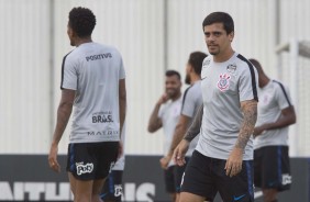 Fagner durante treino desta quinta-feira no CT Joaquim Grava