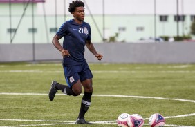 Franklin treina com o elenco sub-20 do Corinthians