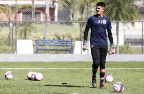 Goleiro Diego durante treino do sub-20 para duelo contra o Grêmio, pela Copinha