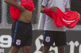 Marquinhos e Pedrinho durante treino desta quinta-feira no CT Joaquim Grava