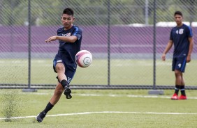 Oya durante treino do sub-20 para duelo contra o Grêmio, pela Copinha