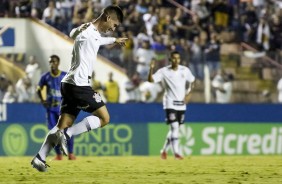 Rafinha comemora seu gol durante vitria por 8x0 contra o Viso Celeste, pela Copinha