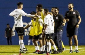 Reservas comemoram gol sobre o Viso Celeste, pela Copinha