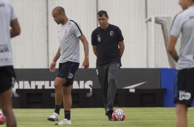 Roger e Carille durante treino desta quinta-feira no CT Joaquim Grava