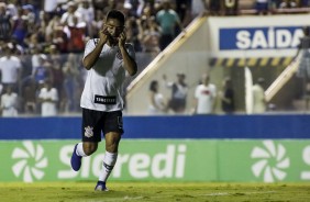 Fabrício Oya comemora seu gol contra o Grêmio, pela Copinha 2019