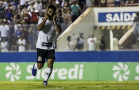 Fabrcio Oya comemora seu gol contra o Grmio, pela Copinha 2019