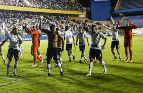Jogadores do Timãozinho comemoram classificação contra o Grêmio