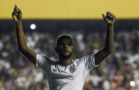 Nathan vibra muito com seu gol marcado contra o Grêmio, pela Copinha
