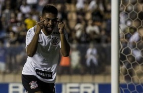 Oya anotou o primeiro gol do Corinthians contra o Grmio, pela Copinha So Paulo