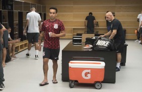 Jadson no vestirio da Arena Corinthians antes do jogo contra o So Caetano