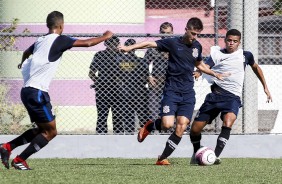 Jogadores do Timãozinho durante treino preparatório para enfrentar o Vasco pela Copinha