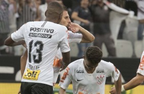 Marllon e Henrique durante empate com São Caetano na Arena Corinthians