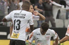 Marllon e Henrique durante empate com So Caetano na Arena Corinthians