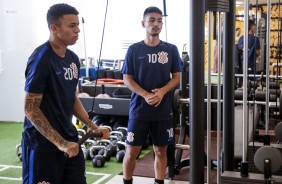 Rafael Bilu e Fabrcio Oya durante treino do elenco sub-20 do Corinthians