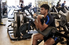 Ronald durante treino do elenco sub-20 do Corinthians