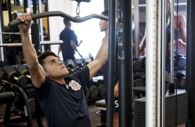 Roni durante treino do elenco sub-20 do Corinthians