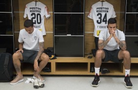 Thiaguinho e Pedro Henrique no vestirio da Arena Corinthians antes do jogo contra o So Caetano