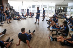 Timozinho reunido no treino preparatrio para partida contra o Vasco, pela Copinha