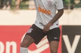 Atacante Gustavo feliz com o gol marcado contra o Guarani, pelo Paulistão