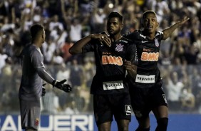 Nathan e Igor comemorando o gol do atacante contra o Vasco