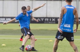 Boselli arma o chute no treino de hoje no CT