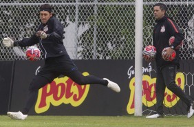 Cássio e Leonardo Cuca no treinamento de reapresentação da equipe no CT