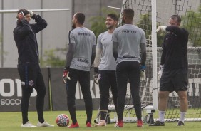 Goleiros do Timão durante o treinamento de hoje no CT Joaquim Grava