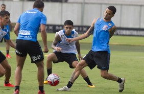 Sergio Díaz e Thiaguinho treinam no CT