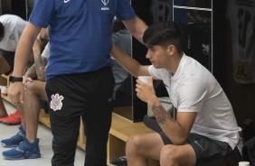 Angelo Araos espera no vestiário da Arena Corinthians o início da partida contra a Ponte Preta