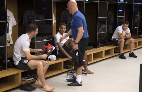 Boselli, Pedrinho e Andrés Luís no vestiário da Arena Corinthians para jogo contra a Ponte Preta