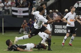 Gustavo deu um belo chute e marcou o nico gol do Corinthians contra a Ponte Preta