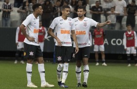 Gustavo, Lo Santos e Pedro Henrique na partida contra a Ponte Preta, pelo Paulisto