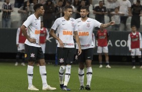 Gustavo, Léo Santos e Pedro Henrique na partida contra a Ponte Preta, pelo Paulistão