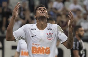 Gustavo marcou o gol da vitria do Corinthians sobre a Ponte Preta