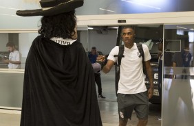 Marllon durante a chegada da equipe à Arena Corinthians, para duelo contra a Ponte Preta