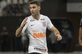 Mauro Boselli no jogo contra a Ponte Preta; partida foi sua estreia pelo Corinthians