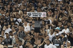 Torcida levou bom público na noite chuvosa na Arena Corinthians