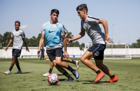 Araos e Mateus Vital no treinamento de hoje no CT