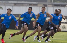 Fagner, Ralf, Henrique e Manoel em jogada area no treinamento de hoje no CT