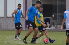 Sornoza, Pedro Henrique e Gabriel treinam no CT para enfrentar o RB Brasil